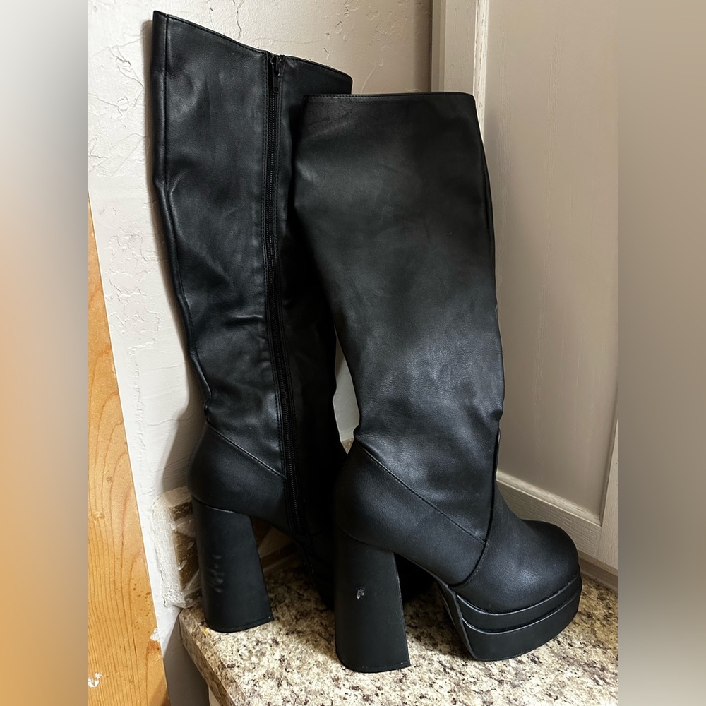 Forever 21 Black Platform Boots - Picture 3 of 4